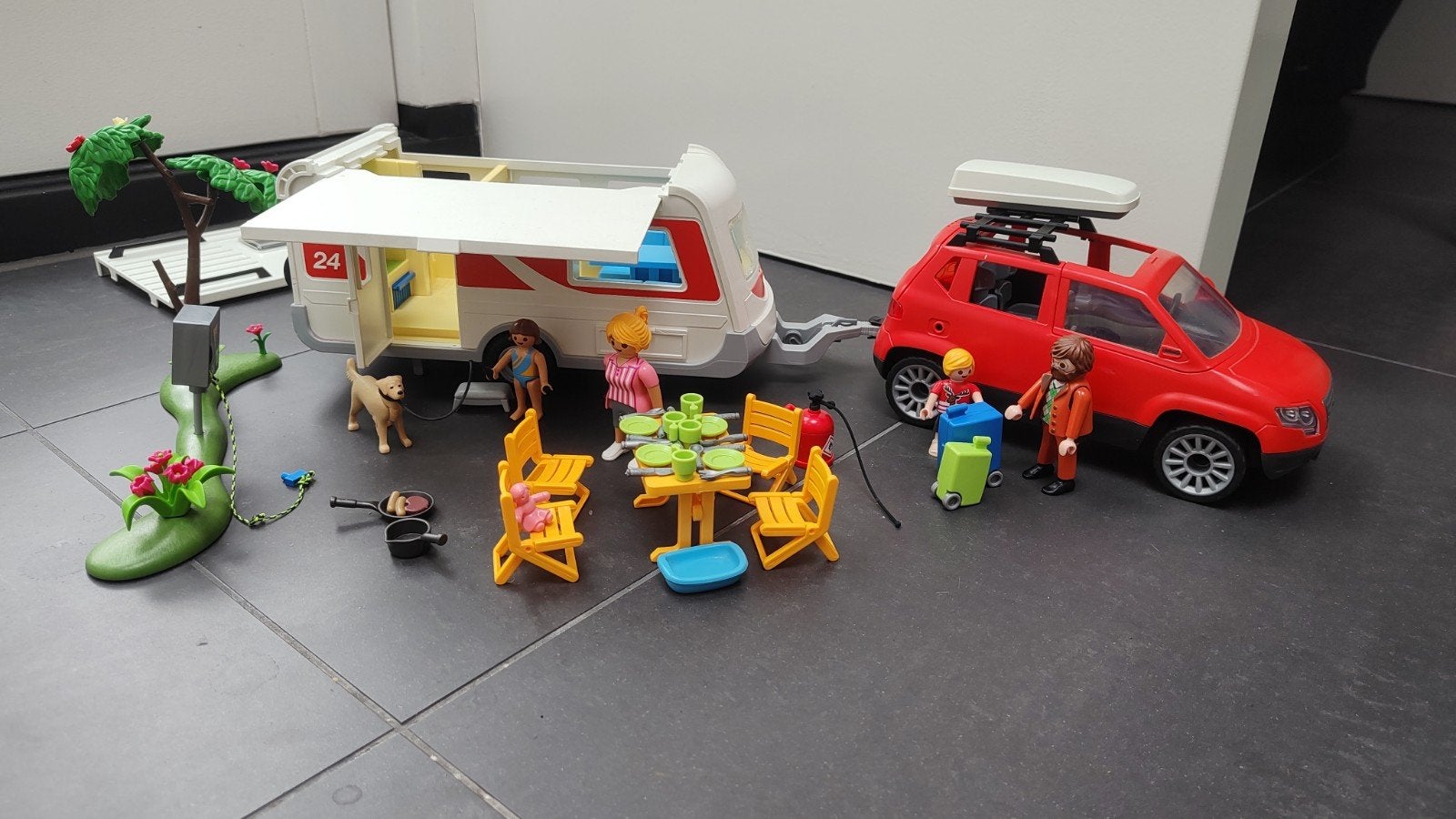 Playmobil Caravan 5434 met rode auto 5436 - Leuke set, Ophalen of Verzenden, Zo goed als nieuw