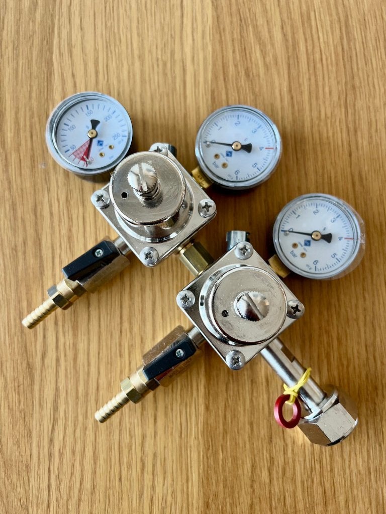 CO2 - drukregelaar / drukrmeter / regulator met 2 uitgangen, Ophalen of Verzenden, Nieuw