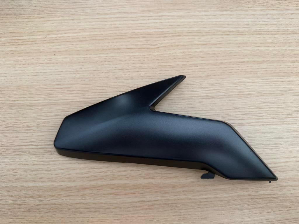 Suzuki B-King koplamp afdekking kap rechts zwart, Motoren, Onderdelen | Suzuki, Ophalen of Verzenden