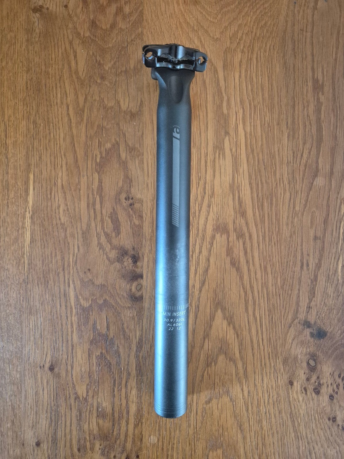 Scorpo Zadelpen 30.9/320L AL6061, Fietsen en Brommers, Fietsonderdelen, Stadsfiets, Scorpo, Ophalen of Verzenden, Zo goed als nieuw