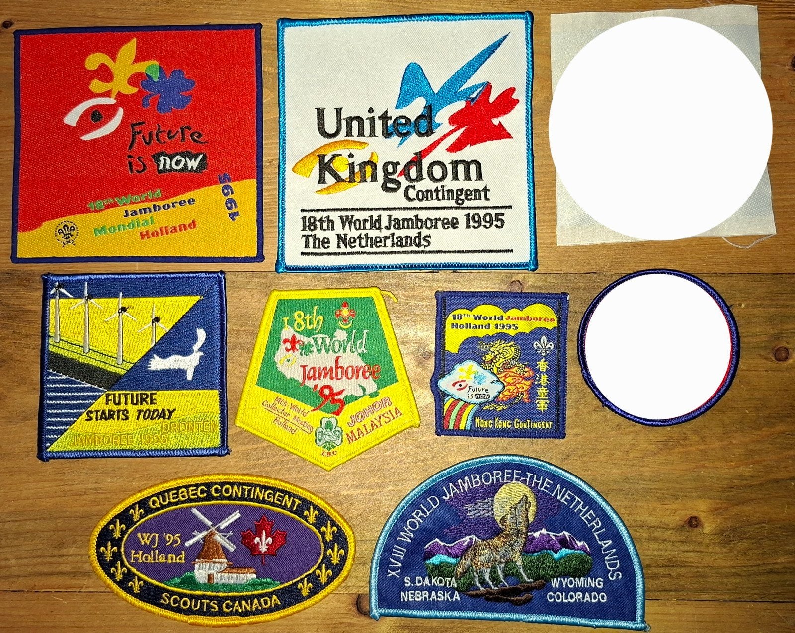Wereld Jamboree 95 insignes 7,50  ps.
Scout, Verzamelen, Verzenden, Zo goed als nieuw, Embleem, Speld of Insigne