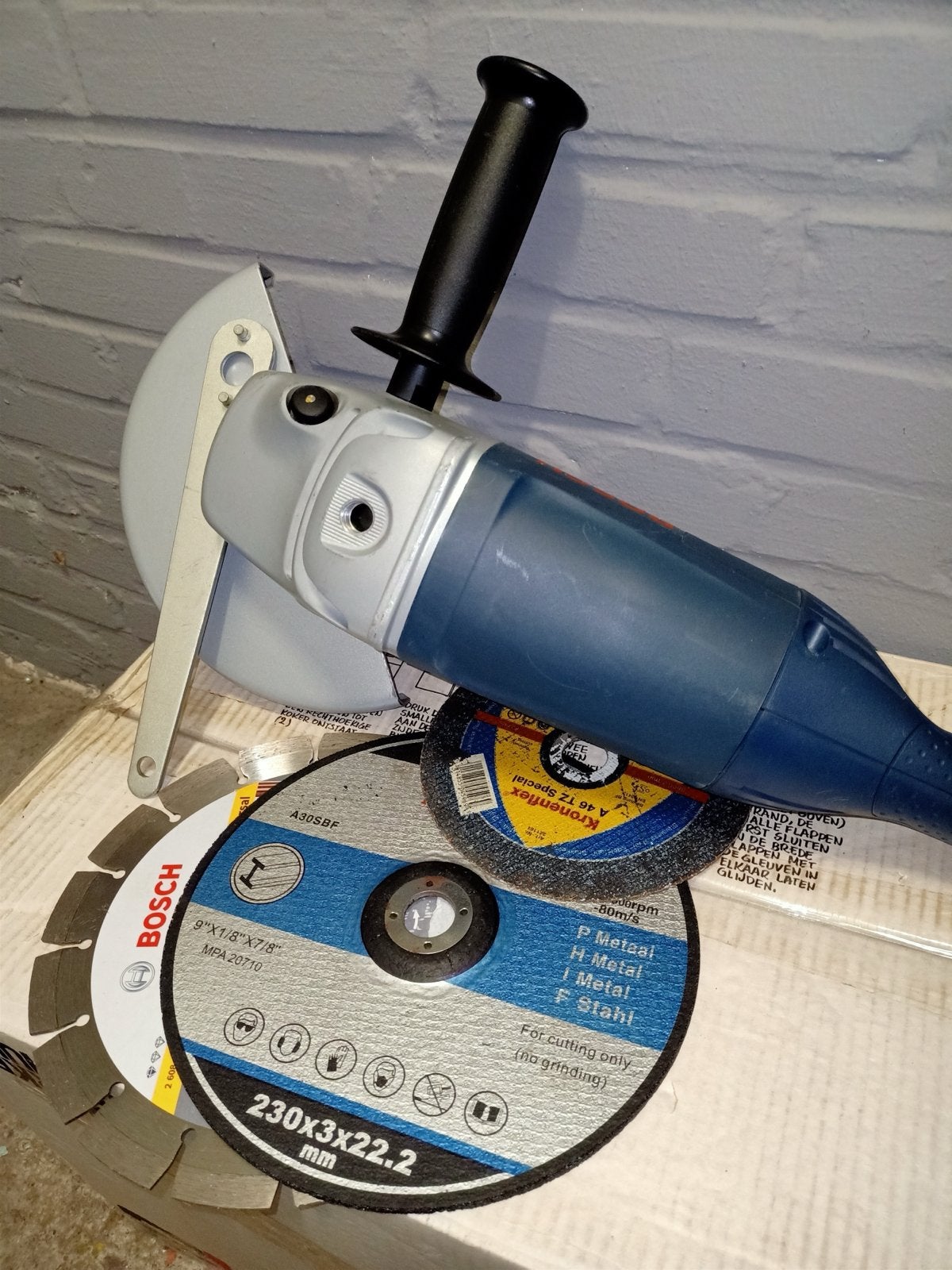 Bosch Haakse Slijper GWS 22-230 JH met slijpschijven, Ophalen, Zo goed als nieuw, Haakse slijper, Bosch