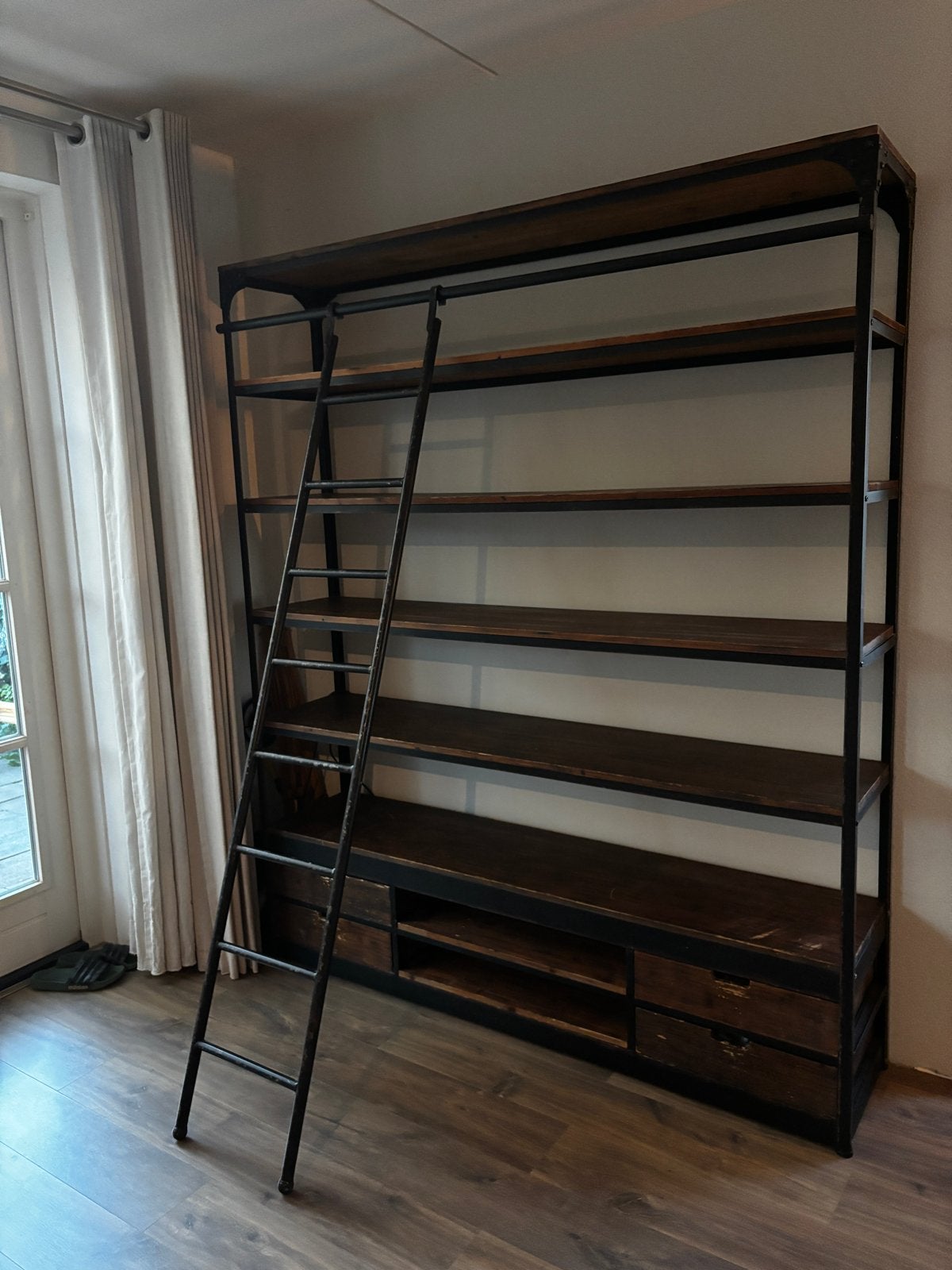 Rootsmann I Industriële boekenkast met ladder, Ophalen, Zo goed als nieuw