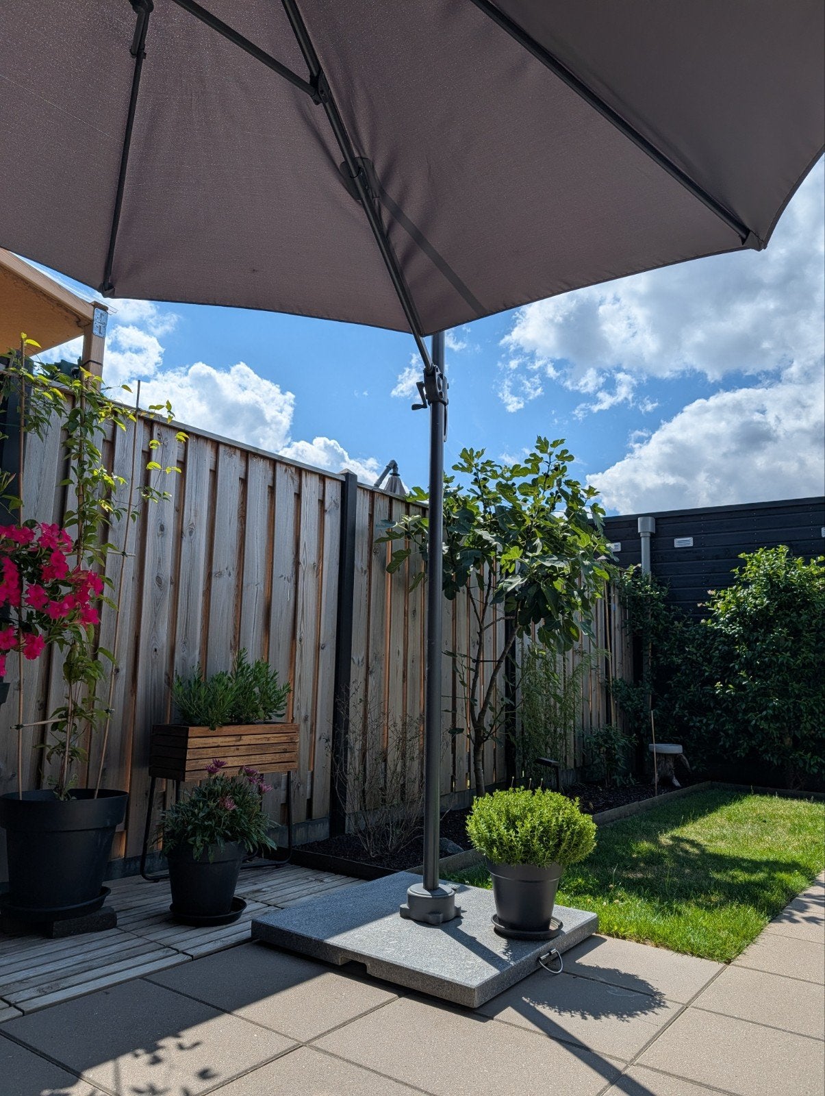 Zweefparasol met hoes en granieten voet, Ophalen, Verstelbaar, Gebruikt, 2 tot 3 meter