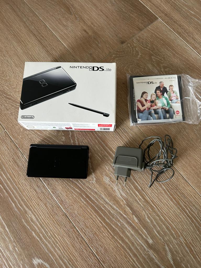 Nintendo DS zwart, Spelcomputers en Games, Spelcomputers | Nintendo DS, Ophalen of Verzenden, Zo goed als nieuw, Zwart, DS Lite