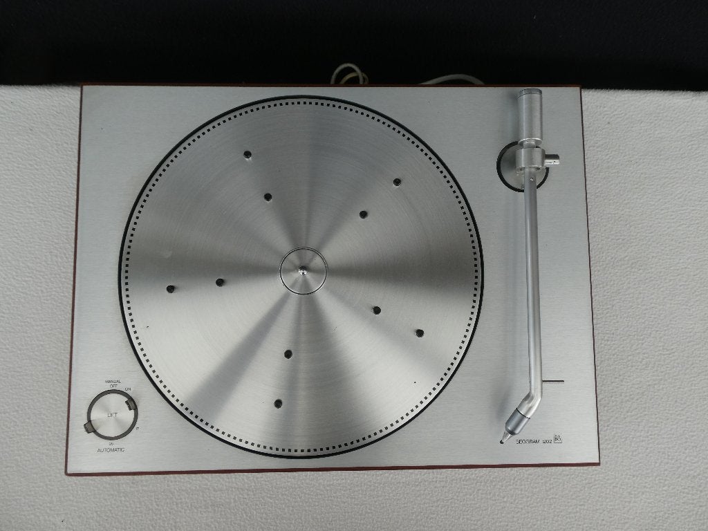 Foto 5 van Bang & Olufsen platenspeler reparatie, restauratie, upgrade.