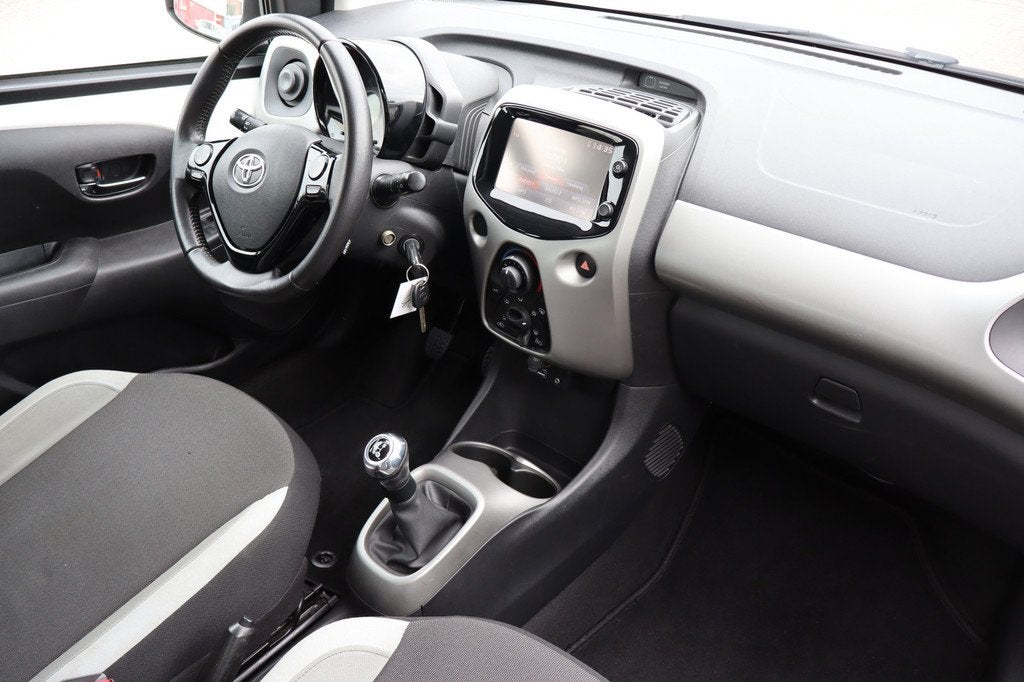 Toyota Aygo 1.0 VVT-i x-play Achteruitrijcamera/App connect/, Voorwielaandrijving, 12 maanden, Stof, Gebruikt