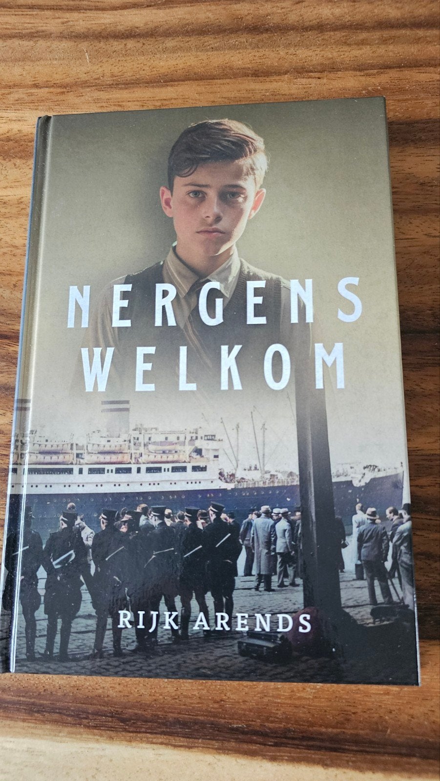 Rijk Arends - Nergens welkom, Ophalen of Verzenden, Zo goed als nieuw, Rijk Arends