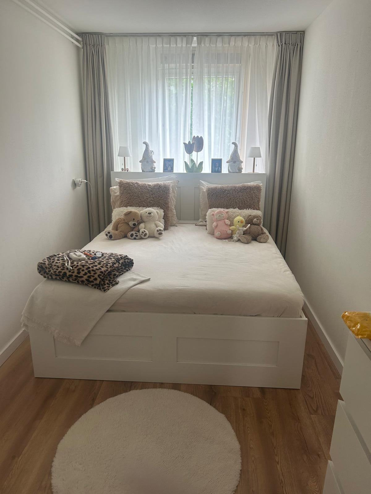 IKEA BRIMNES bed 140x200 wit – goede staat inclusief Matras, Huis en Inrichting, Slaapkamer | Complete slaapkamers, Ophalen, Zo goed als nieuw