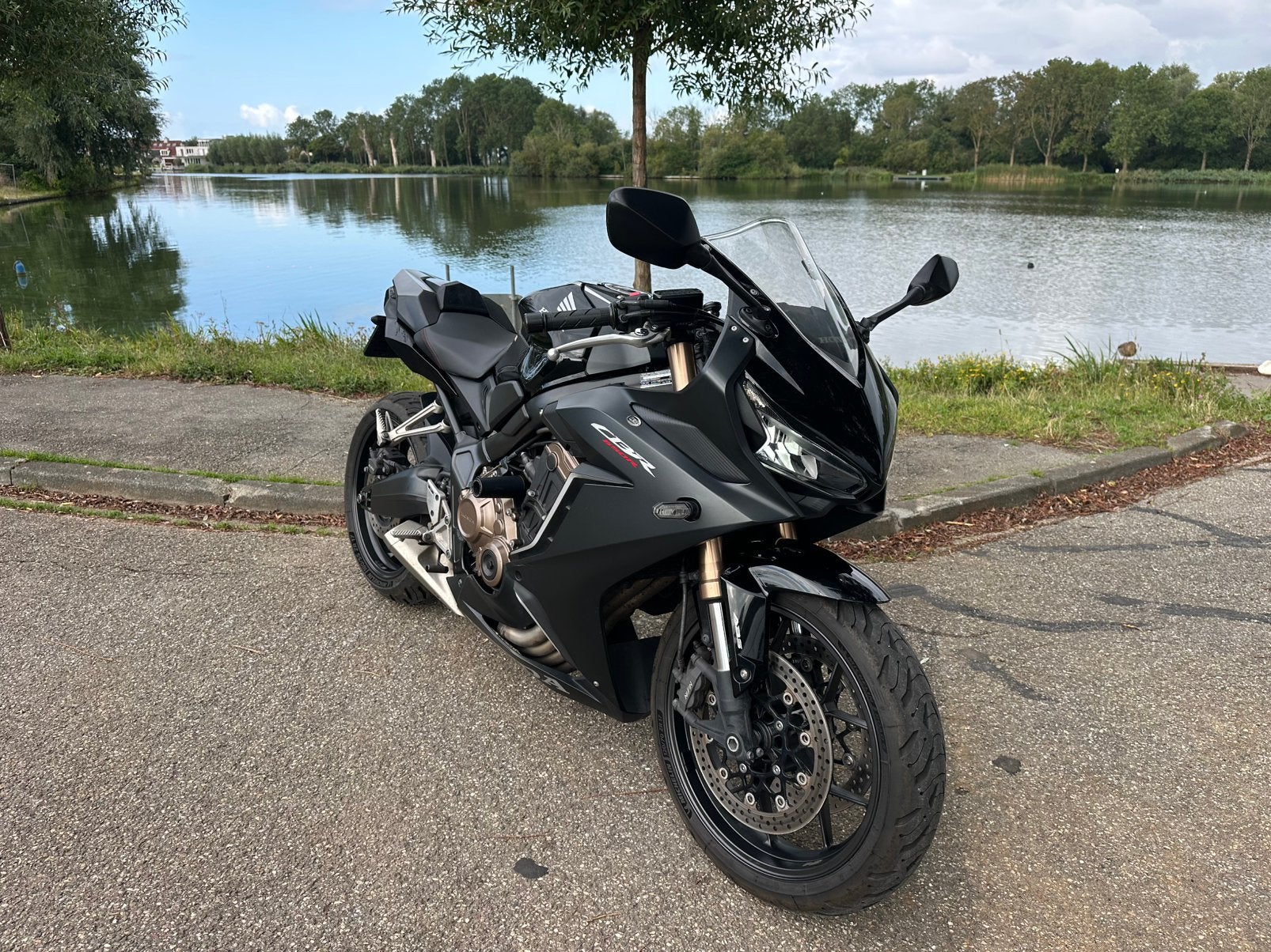 Unieke zwarte Honda CBR 650R bouwjaar 2022, 4 cilinders, 649 cc, Gebruikt, Super Sport