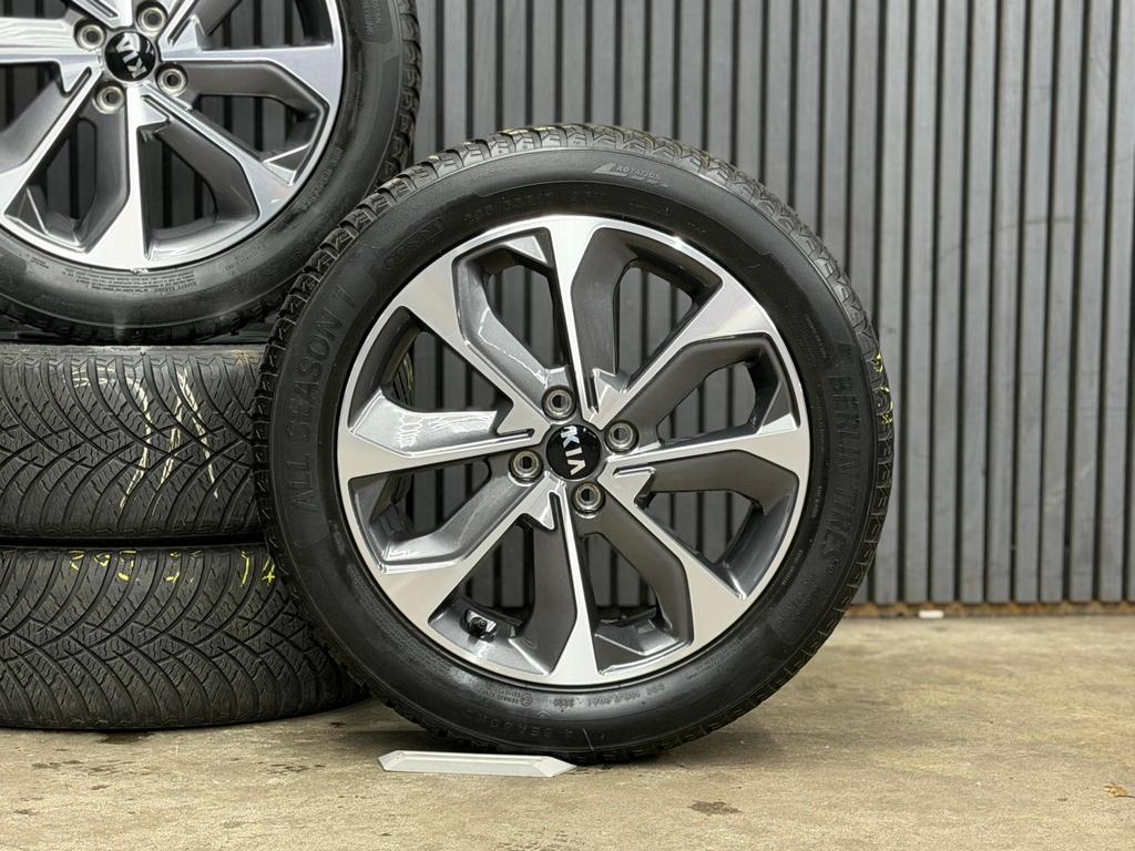 Mooie All season Set ca7mm Kia Niro 17 inch €699,-, Ophalen, Banden en Velgen, 17 inch, 205 mm