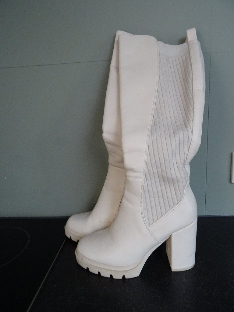 OFFWHITE hippe hoge laarzen maat 38., Hoge laarzen, Wit, Ophalen of Verzenden, Onbekend