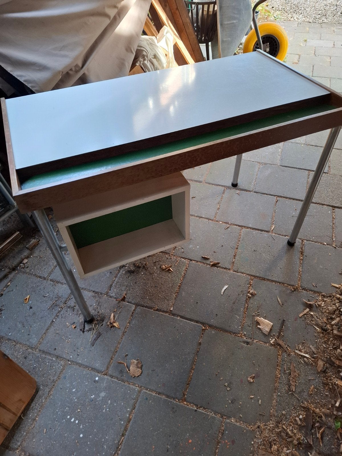 Vintage bureau met uitschuifbaar blad en opbergvak, Huis en Inrichting, Ophalen, Gebruikt, Hout, Bruin