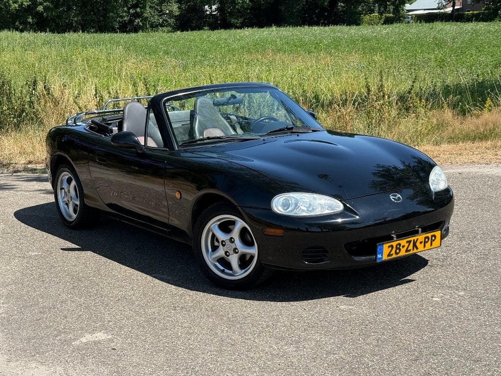 Mazda MX-5 uit 2004 | ZEER NETTE STAAT | Z.G.A.N SOFTTOP, Auto's, Mazda, 13 km/l, Achterwielaandrijving, 40 €/maand, Zwart