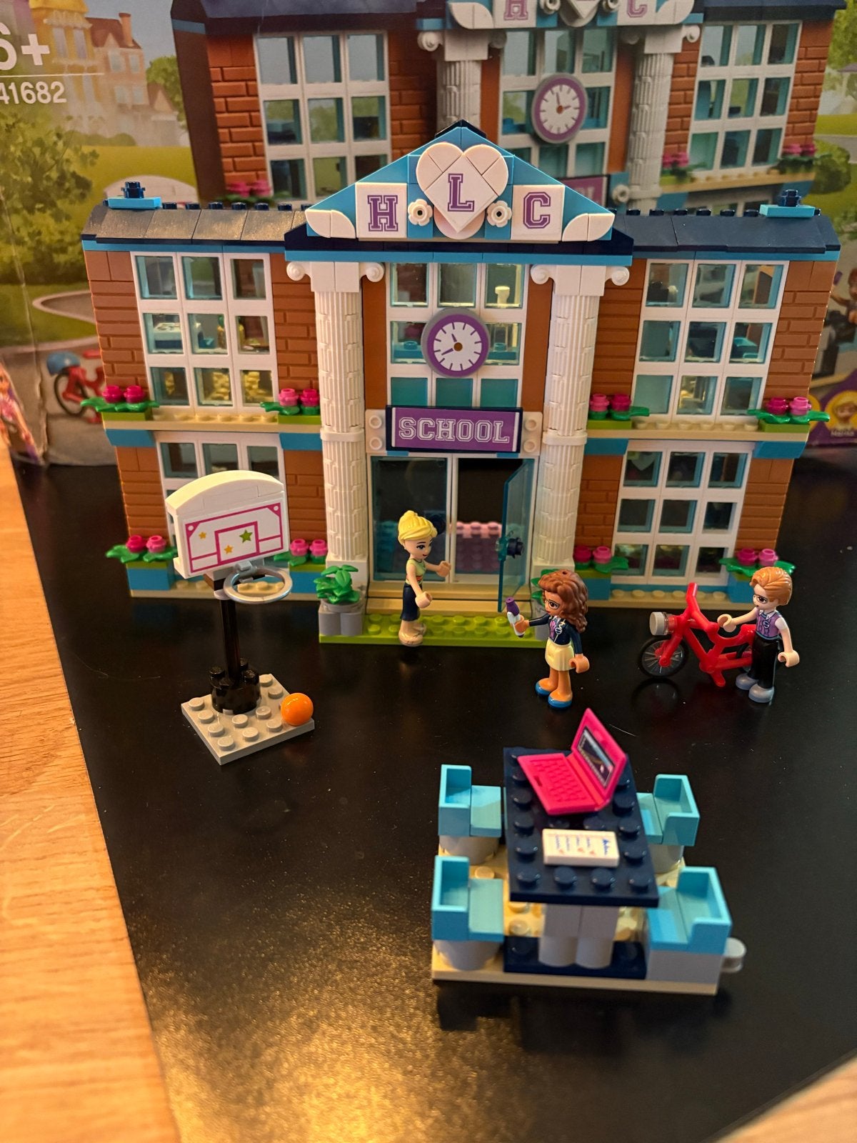 LEGO Friends Heartlake City School (41682), Ophalen of Verzenden, Zo goed als nieuw, Overige merken