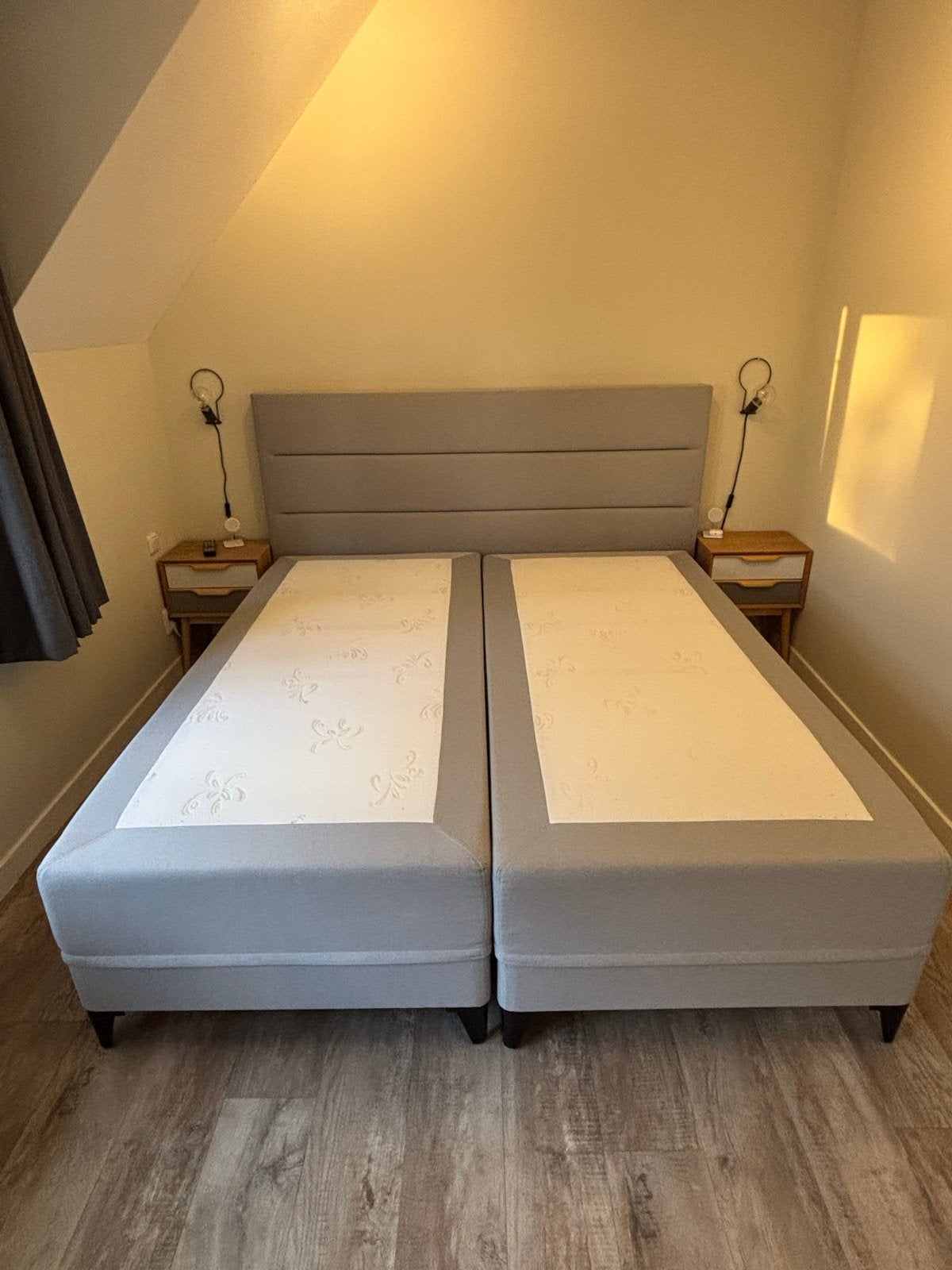 Swiss Sense elektrisch verstelbaar lichtgrijs bed 180x200 cm, Huis en Inrichting, Slaapkamer | Bedden, Ophalen, Verstelbaar, Tweepersoons
