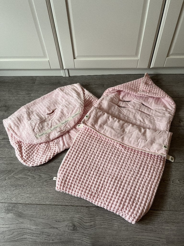 Autostoelhoes en voetenzak Wafel Antwerp Pink (Koeka), Overige methoden, Zo goed als nieuw, 0 t/m 13 kg, Ophalen