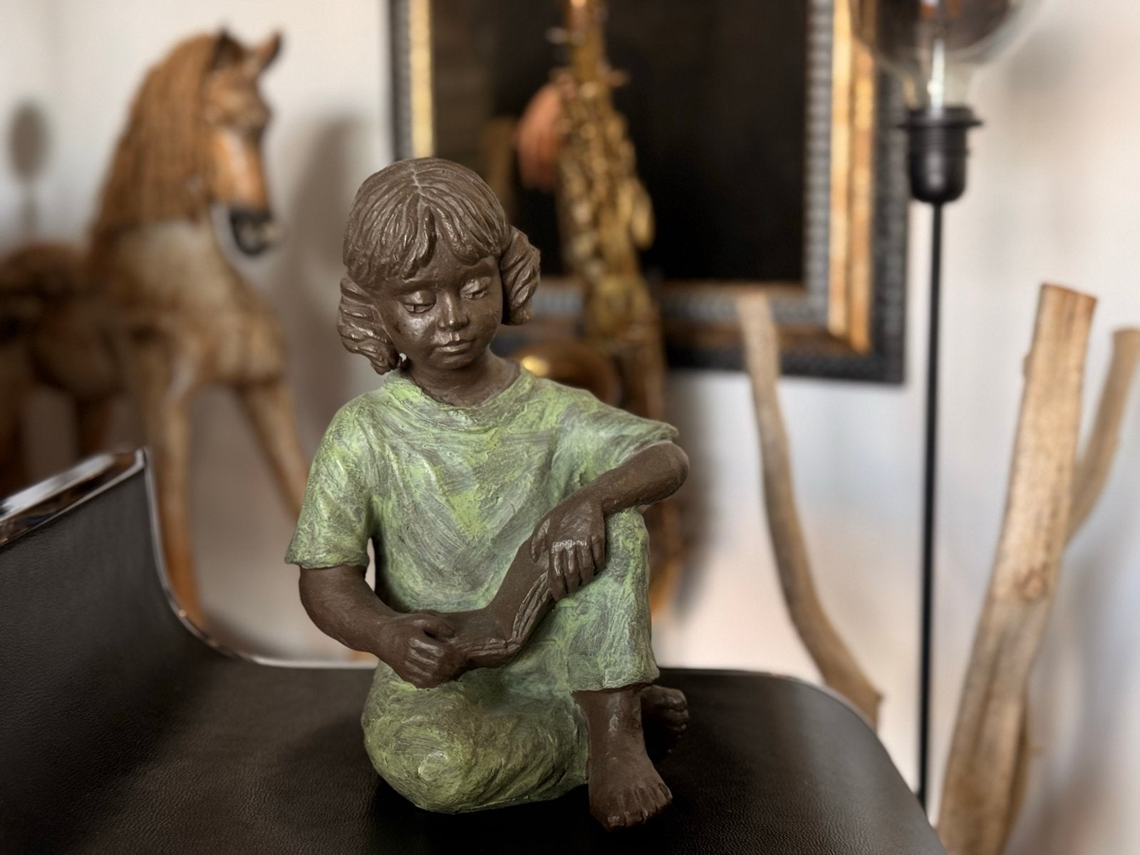 Beeldje van Geert Kunen - Zittend Kind, 26cm hoog, Antiek en Kunst, Kunst | Beelden en Houtsnijwerken, Overige onderwerpen, Ophalen of Verzenden