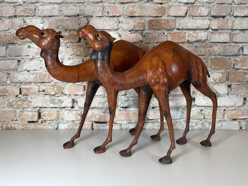 Vintage Kamelen Sculptuur – Set van 2 bij TheReSales, Verzamelen, Beelden en Beeldjes, Ophalen, Zo goed als nieuw, Dier