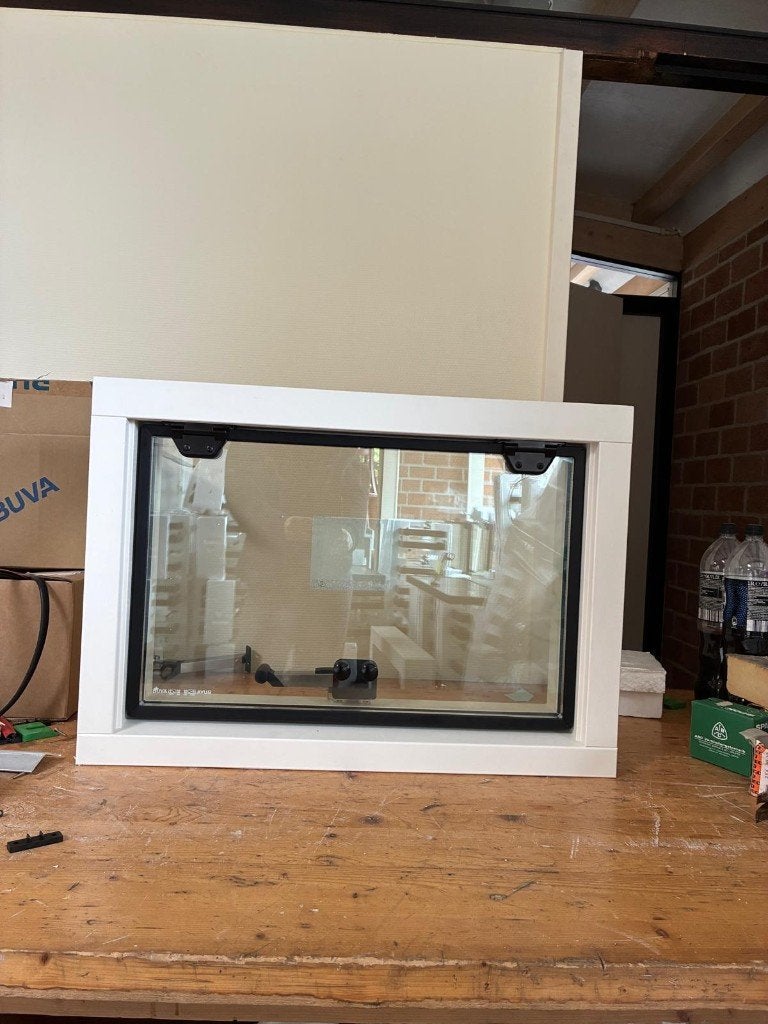 Kozijn met hardglazen klepraam, Ophalen, Minder dan 75 cm, Raamkozijn, Nieuw