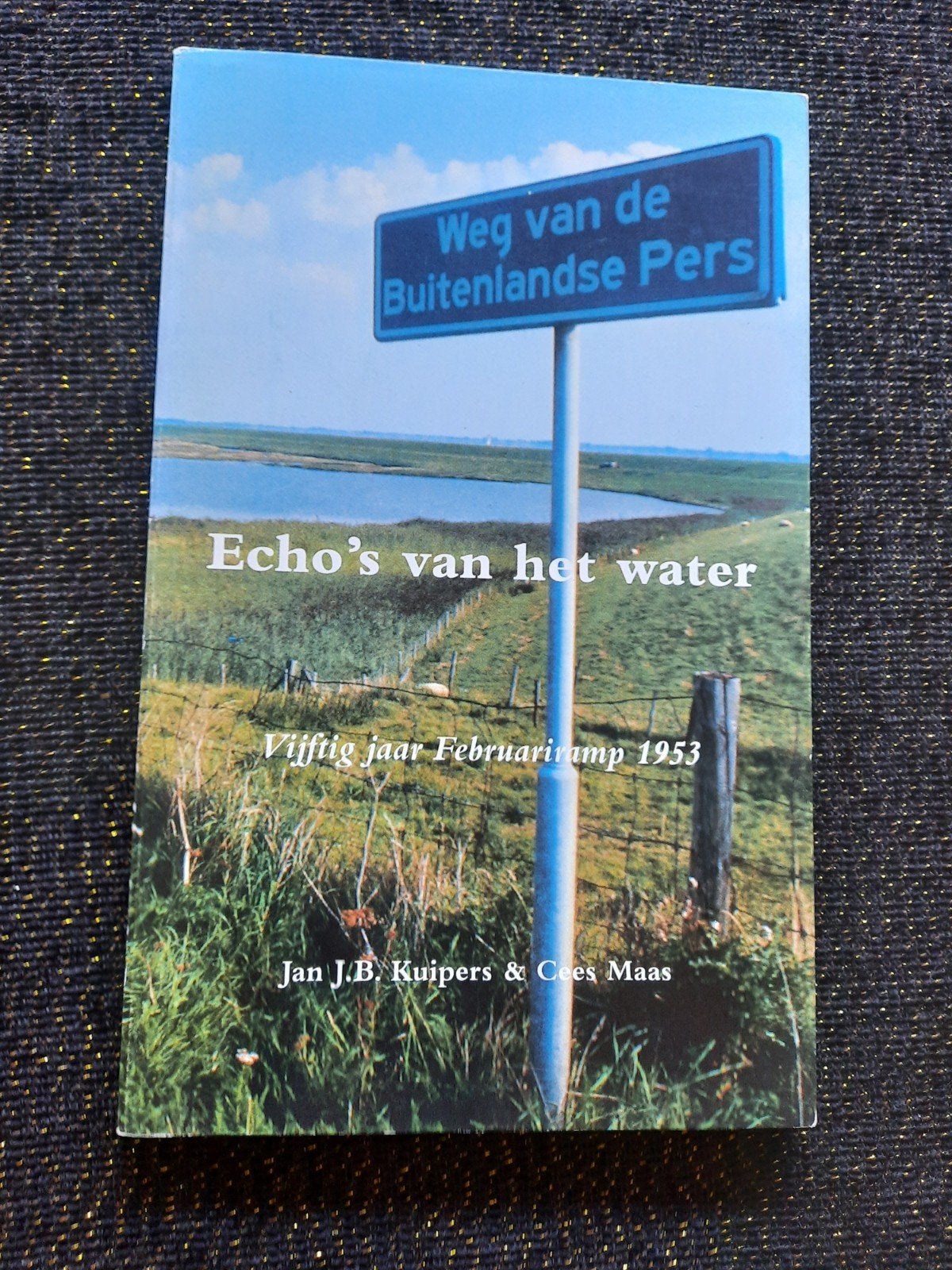 Echo's van het water - Vijftig jaar Februariramp 1953, Boeken, Ophalen of Verzenden, Nieuw, Jan J.B. Kuipers & Cees Maas, Nederland