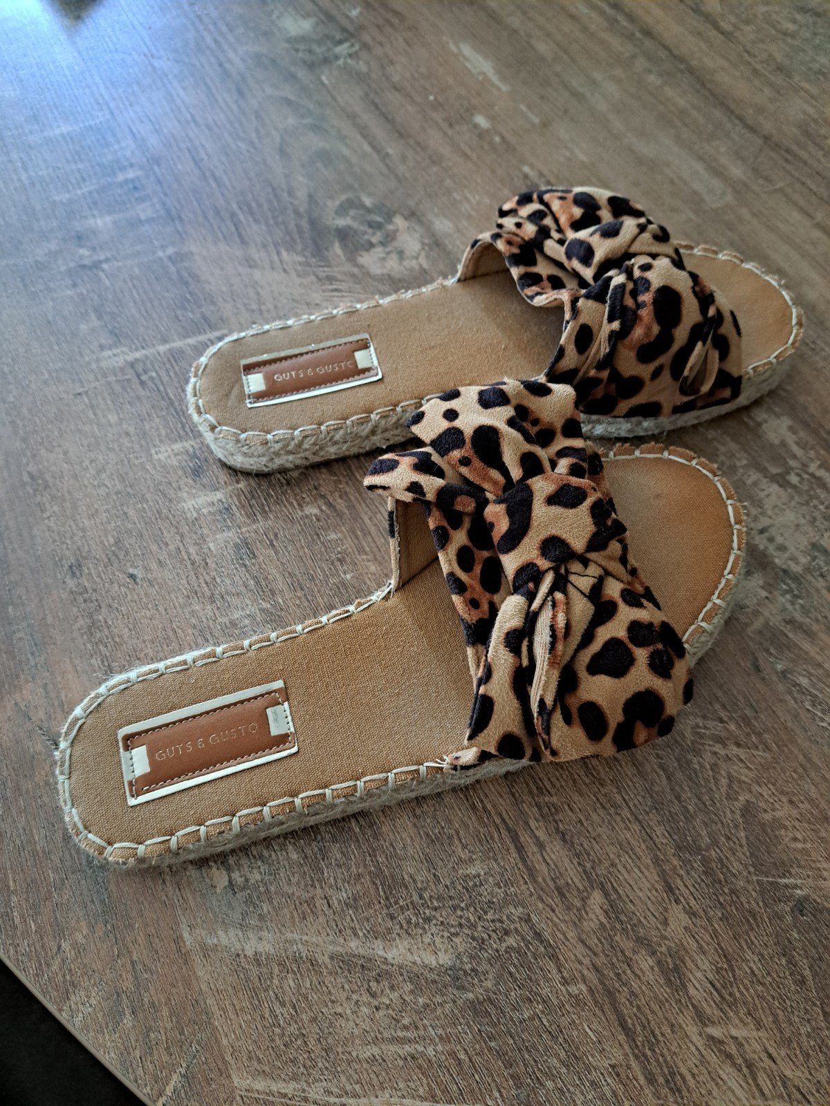 Guts&Gusto slippers met strik maat 40, Slippers, Guts & Gusto, Zwart, Ophalen of Verzenden