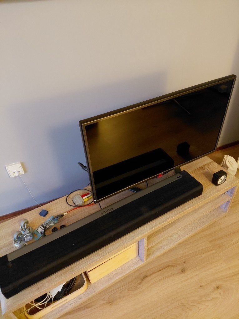 SONOS playbar, plus 2x play1
