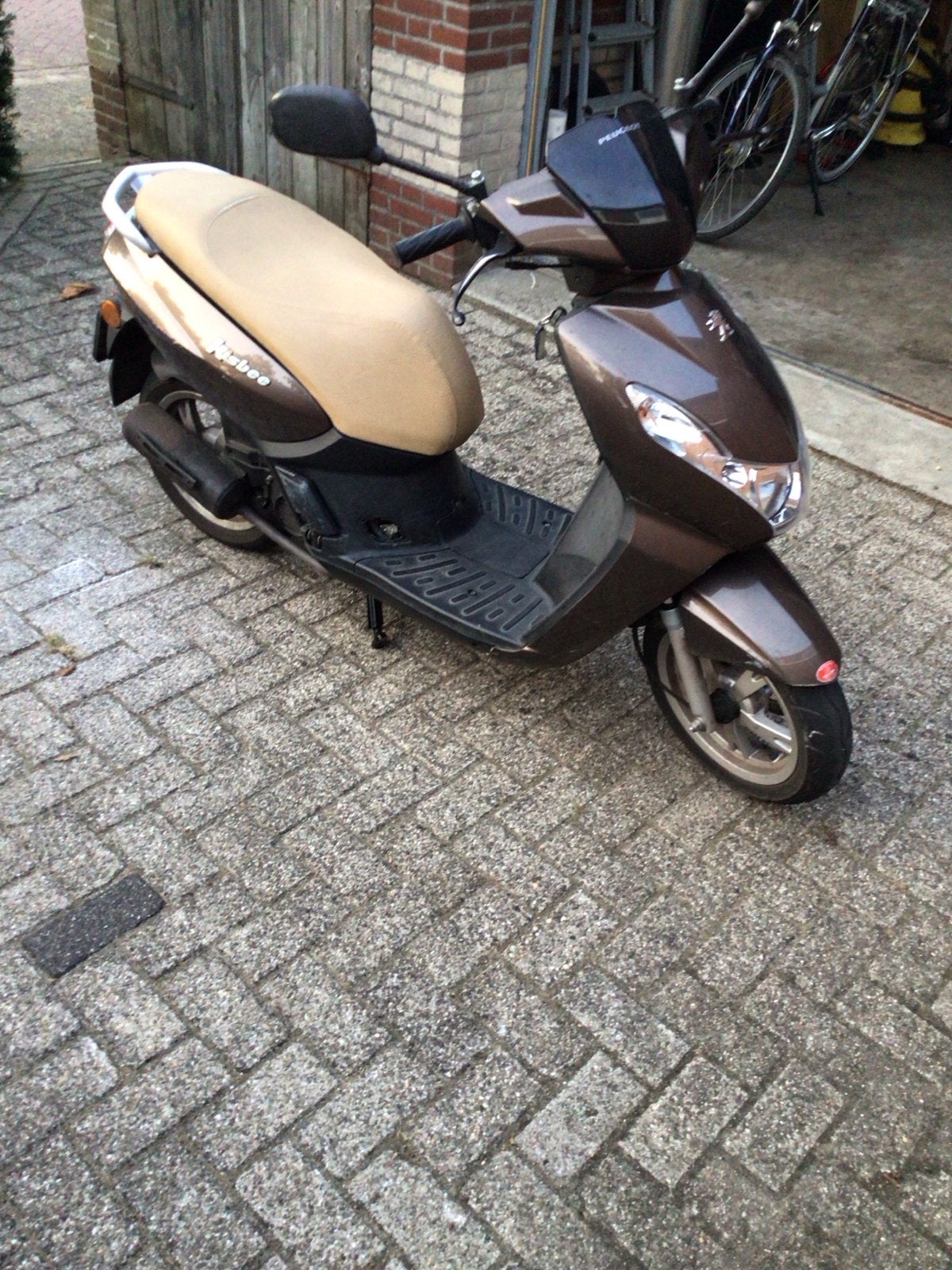Peugeot Kisbee scooter - Bruin - motor defect 2014, Fietsen en Brommers, Scooters | Peugeot, Ophalen, Gebruikt, Overige modellen