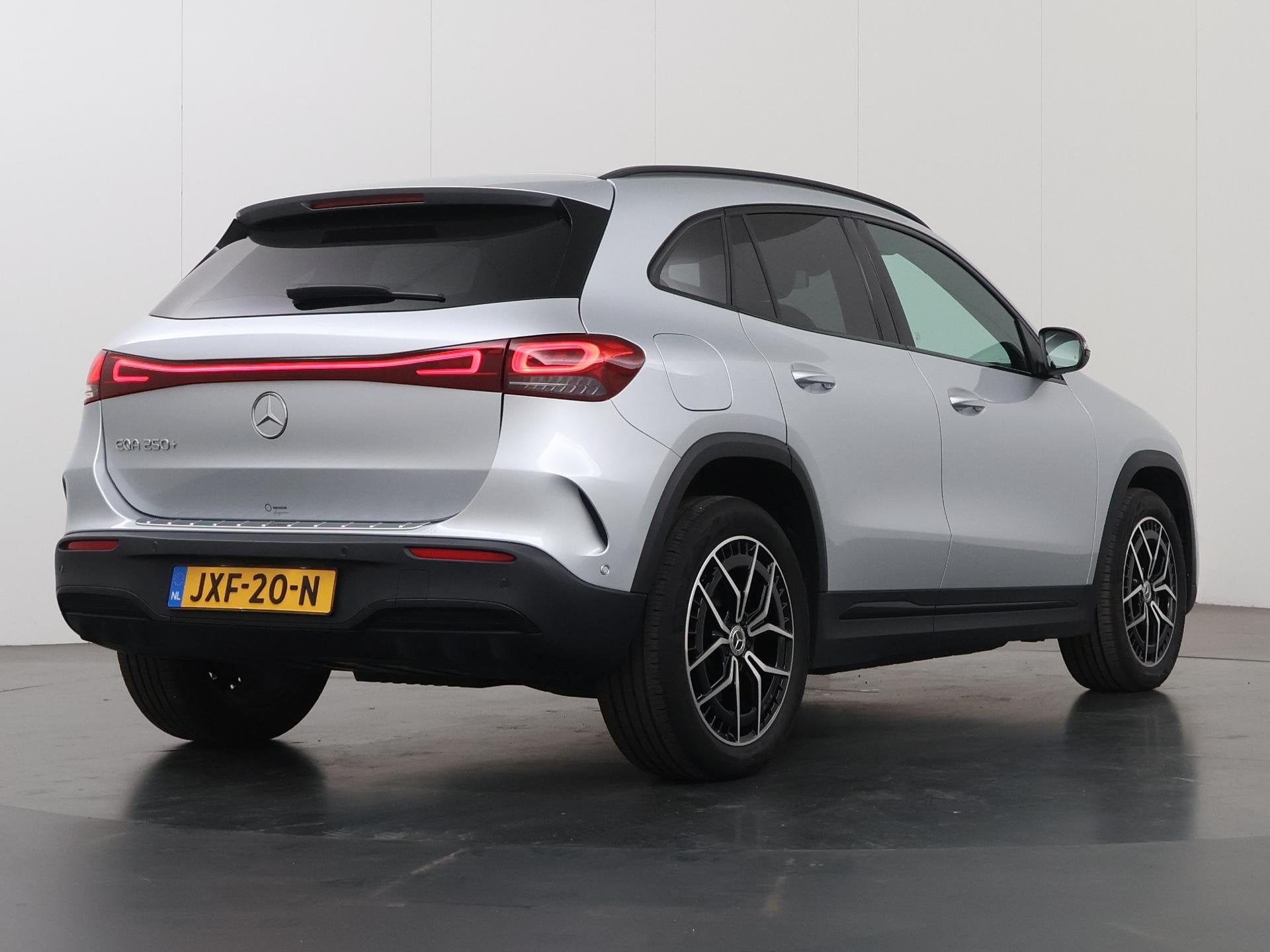 Mercedes-Benz EQA 250+ AMG Line 71 kWh | Night pakket | Stoe, Gebruikt, Origineel Nederlands, SUV of Terreinwagen, 750 kg