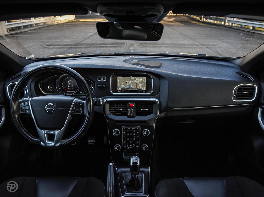 Volvo V40 2.0 D3 150 PK Business Sport R-Design Panoramadak, Auto's, Volvo, Voorwielaandrijving, 28 km/l, Gebruikt, 4 cilinders