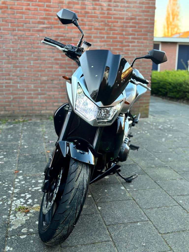Kawasaki Z750, 750 cc, Meer dan 35 kW, Sportuitlaat, Naked bike