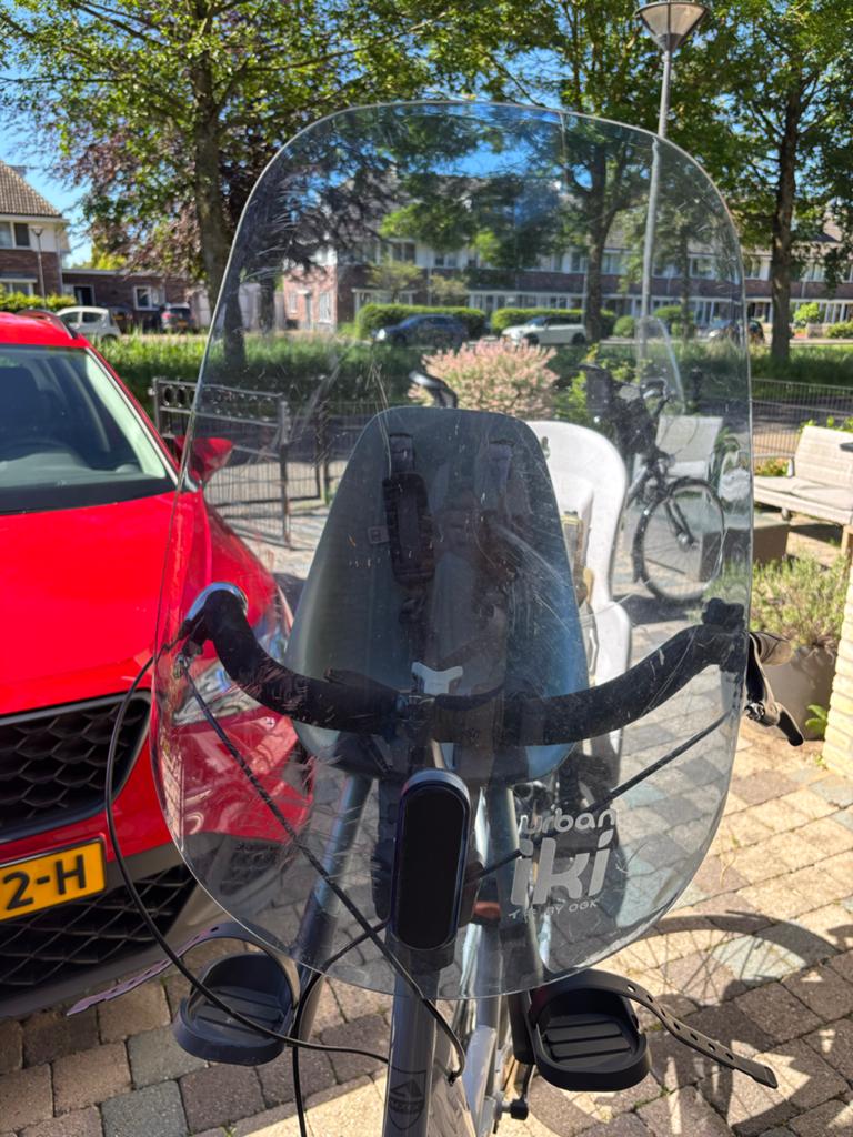 Urban Iki fietsstoeltje voor met windscherm, Fietsen en Brommers, Ophalen, Gebruikt, Voetsteuntjes, Voorzitje