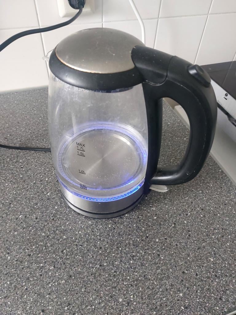Glazen waterkoker met LED-verlichting - 1.7L, 1 tot 2 liter, Ophalen of Verzenden, Gebruikt, Draadloos