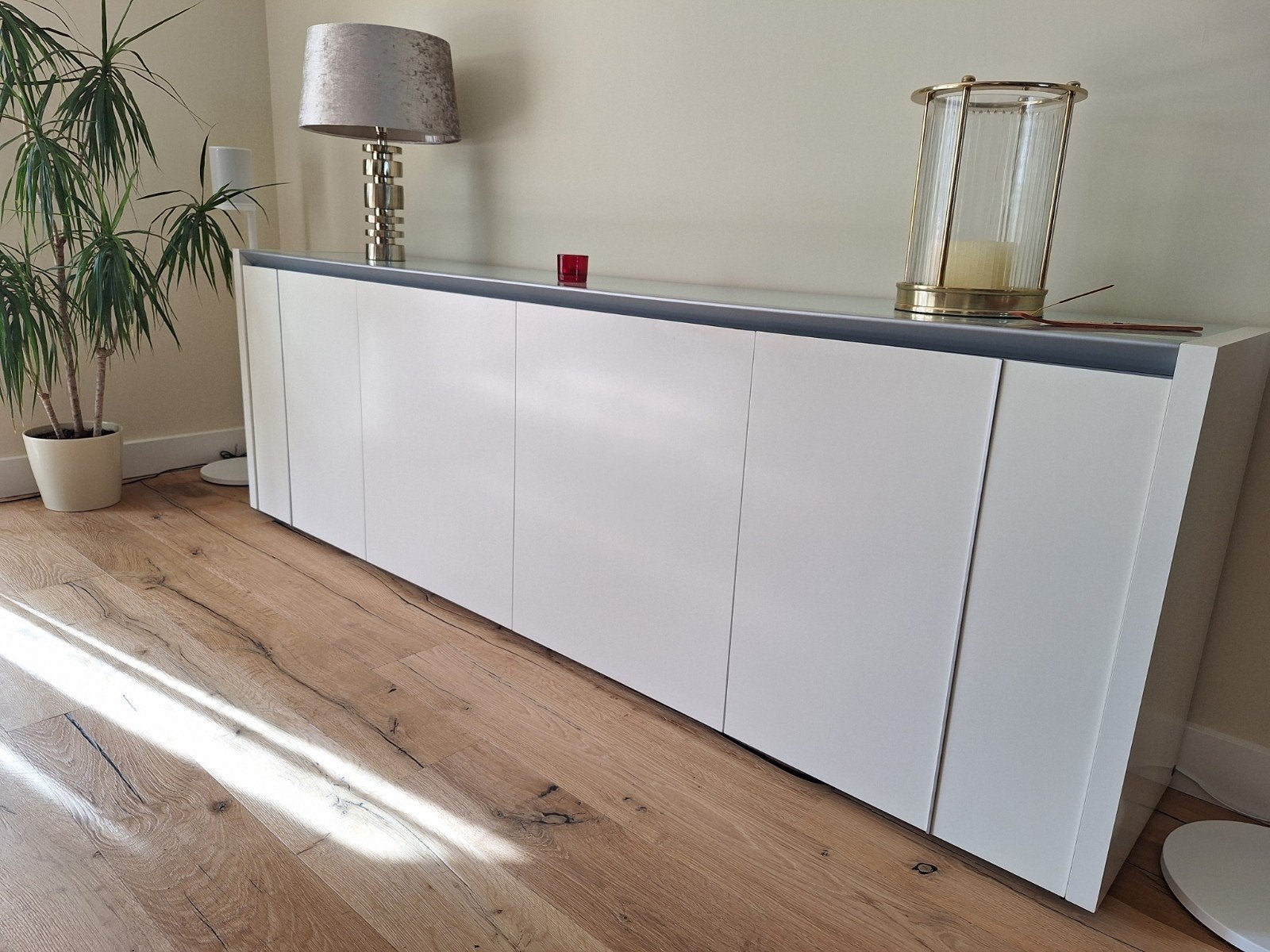 Mat glans wit dressoir met glazen topblad (merk Musterring), Ophalen, Gebruikt, 25 tot 50 cm, 200 cm of meer