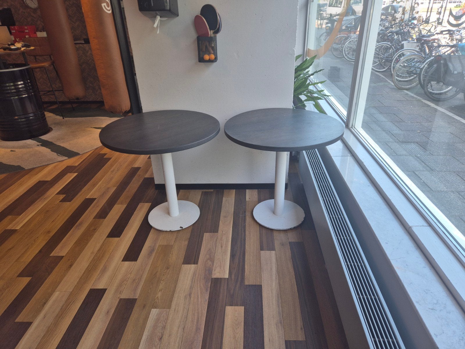 Set van 2 moderne tafels - perfect voor horeca of kantoor, Huis en Inrichting, Tafels | Statafels, Ophalen, Gebruikt