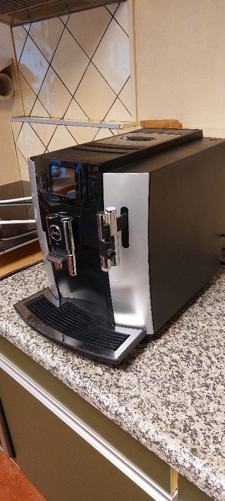 Koffieautomaat Jura E8,voor onderdelen, Ophalen, Gebruikt, 10 kopjes of meer, Koffiemachine
