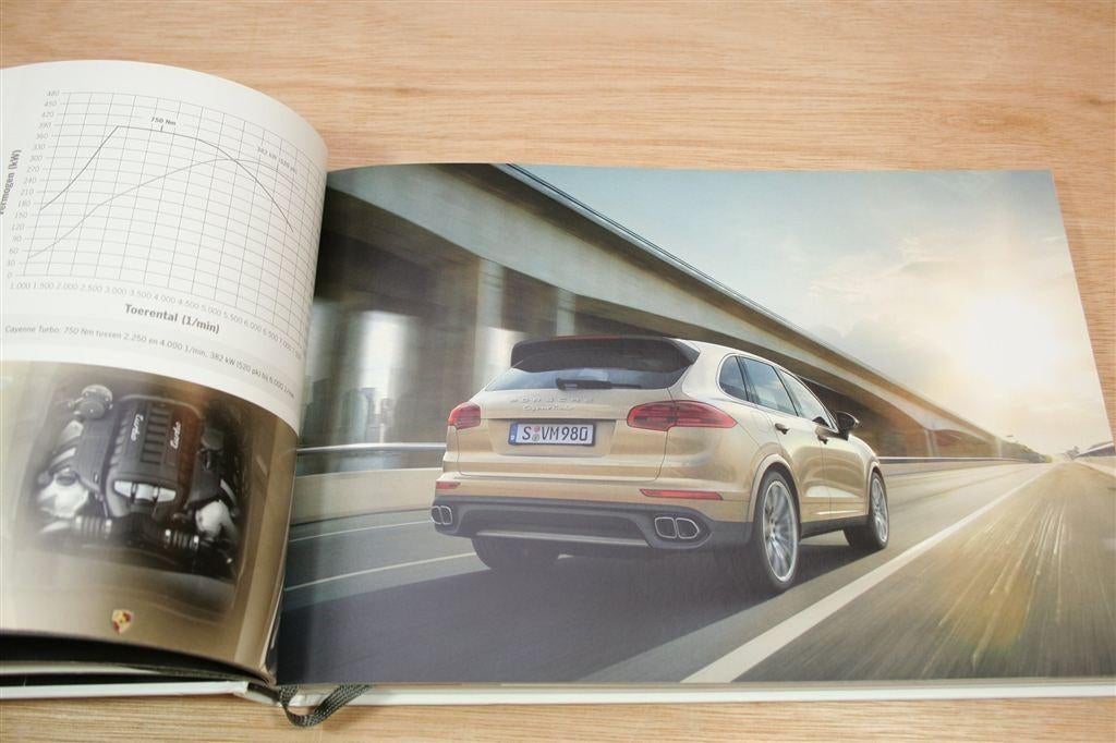 Porsche Cayenne – Luxe Brochure Enthousiast, Boeken, Auto's | Boeken, Ophalen of Verzenden, Zo goed als nieuw, Porsche