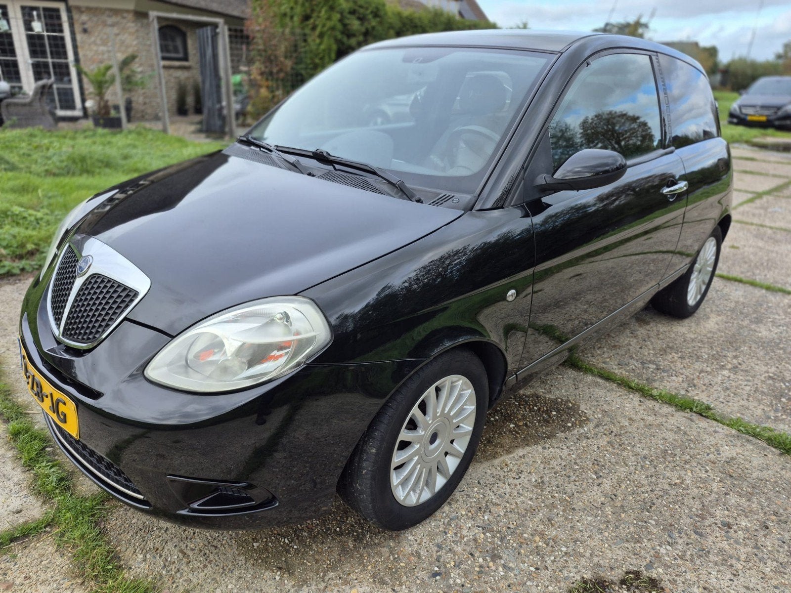 Lancia Ypsilon 1.4 16V 2007 Zwart, Auto's, Voorwielaandrijving, 15 km/l, 40 €/maand, Zwart