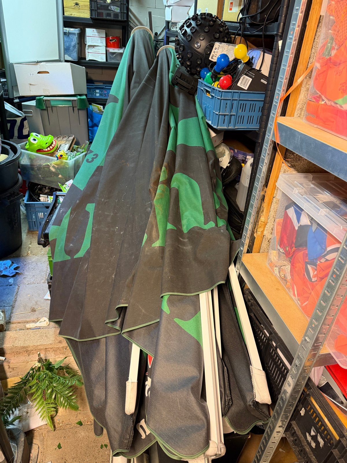 Grote heineken parasollen, Ophalen, Gebruikt, 2 tot 3 meter, Stokparasol