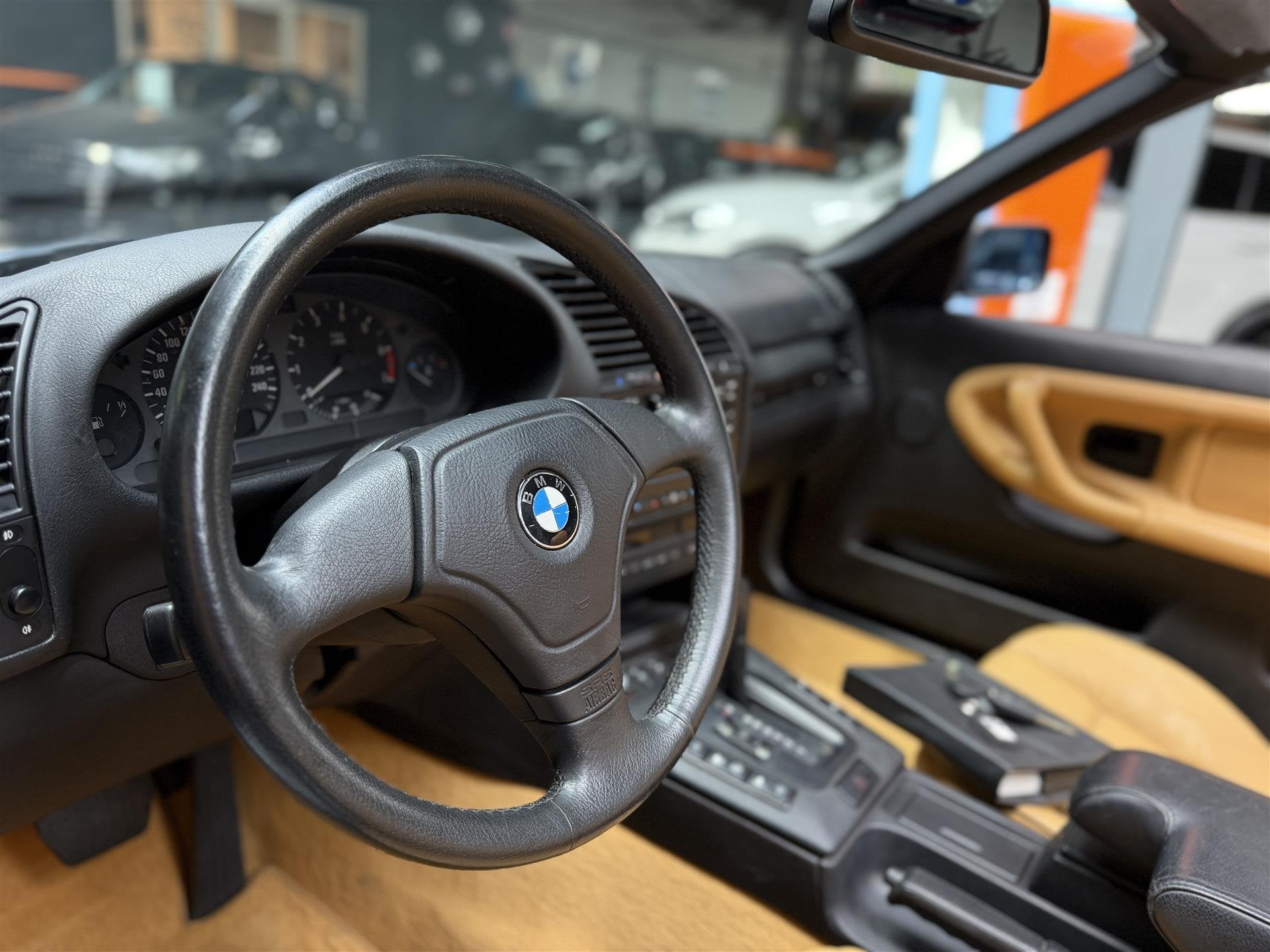 BMW Cabrio 318i Aut Uniek! | 66DKM | Vol optie | High Exe |, foto 5