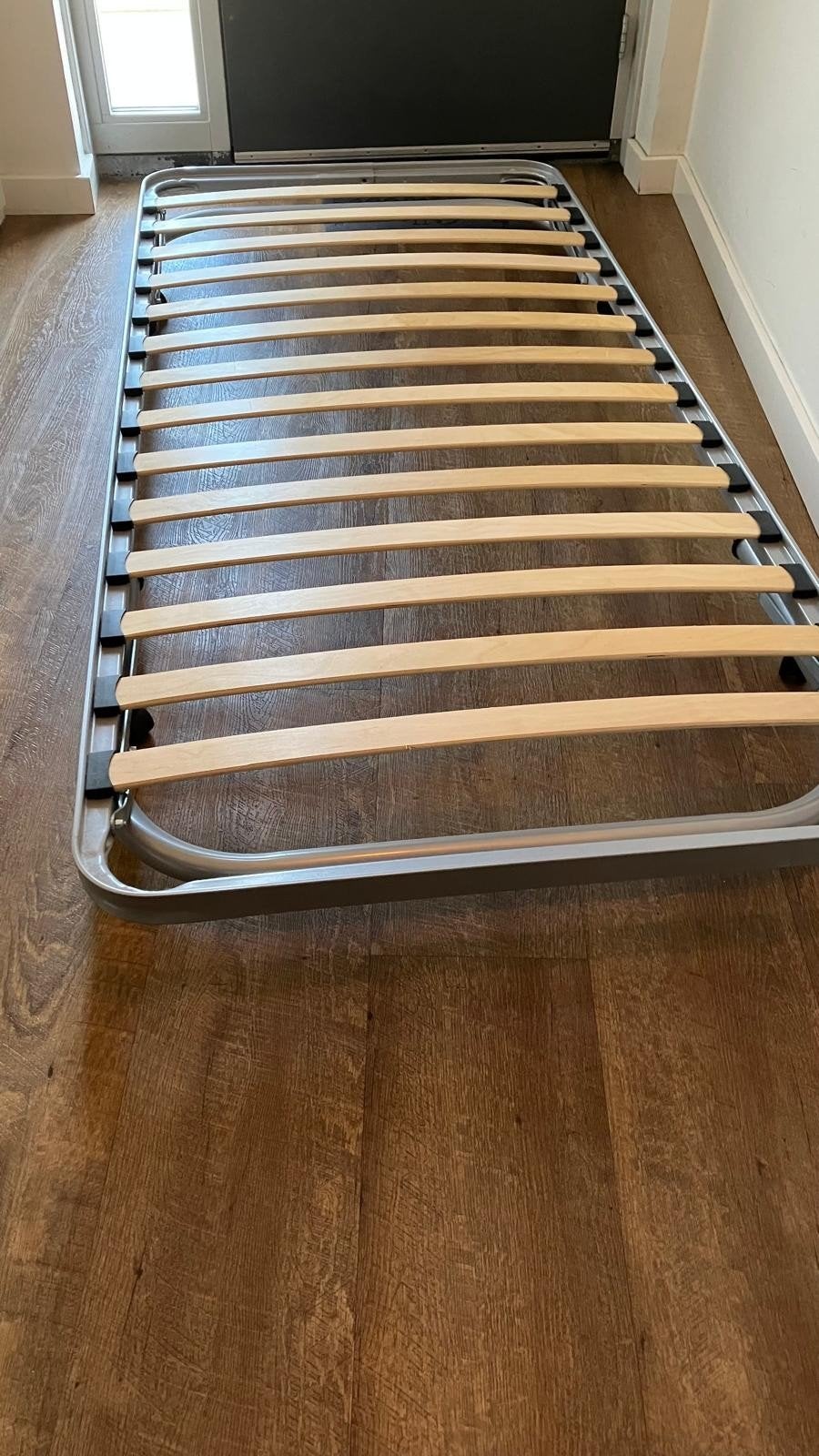 Praktisch onderschuifbed voor logees (zonder matras), Ophalen, 90 cm, Eenpersoons, Zo goed als nieuw