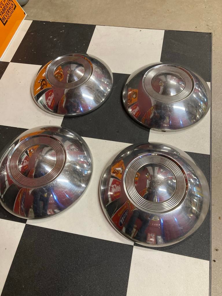 Set van 4 vintage wieldoppen voor Amerikaanse auto (ca. 1950, Ophalen, Gebruikt