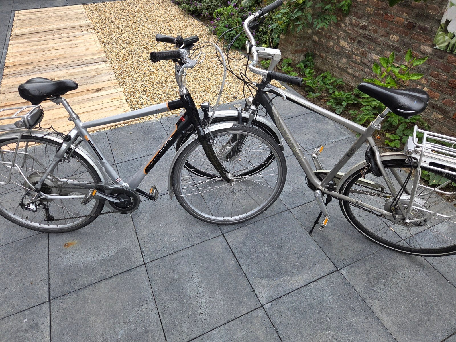 2 elektrische fietsen (zonder accu/lader), Ophalen