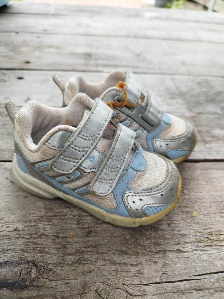 Adidas schoentjes, Kinderen en Baby's, Kinderkleding | Schoenen en Sokken, Adidas, Schoenen, Ophalen of Verzenden, Zo goed als nieuw