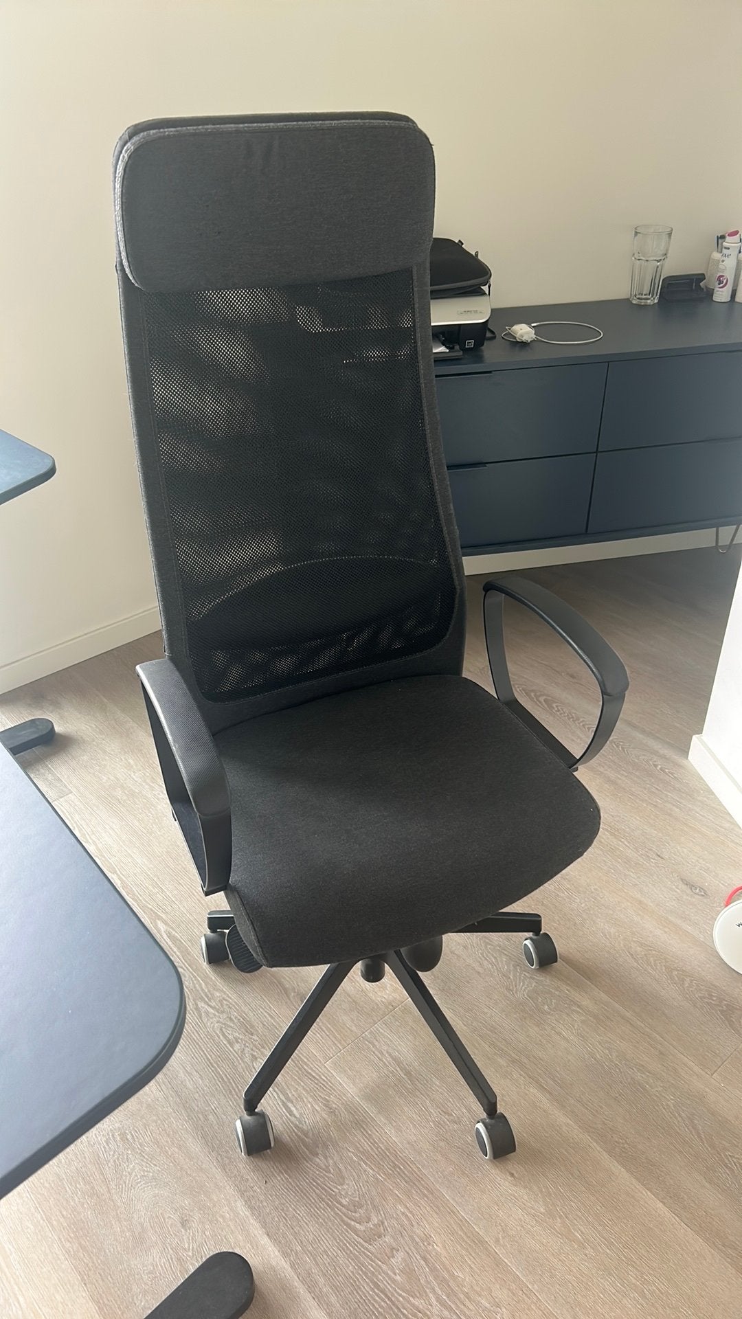 Ikea bureaustoel Markus donkergrijs/zwart, Huis en Inrichting, Bureaustoelen, Ophalen, Zo goed als nieuw, Zwart