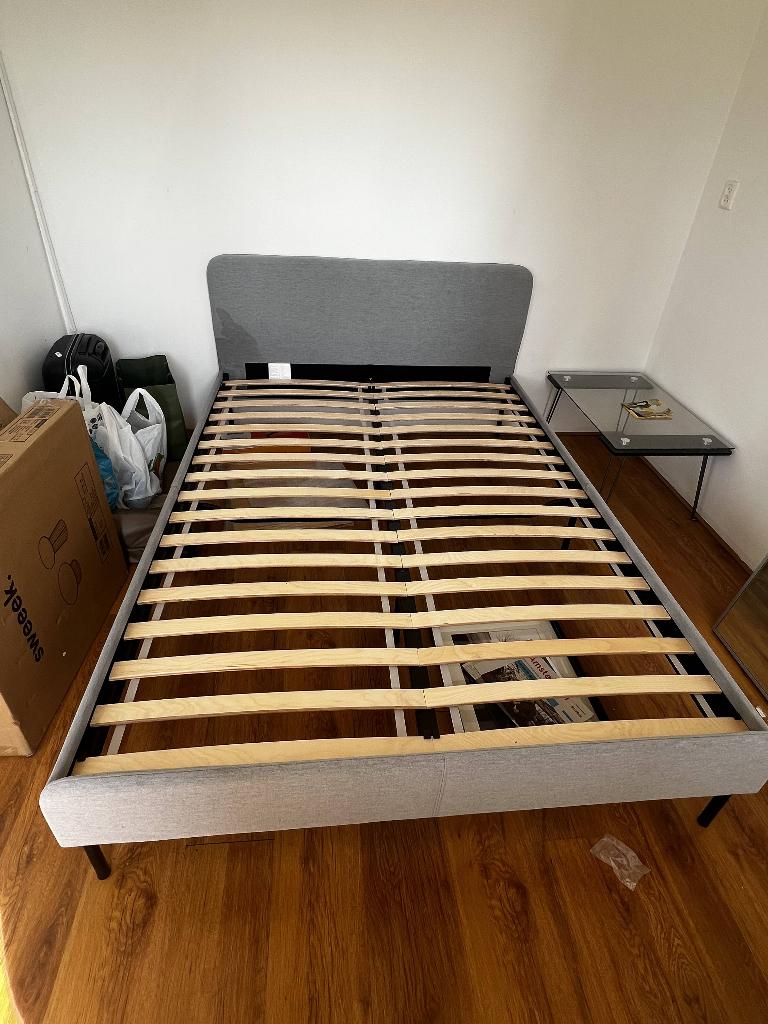 IKEA bed frame | Grijs gestoffeerd | Inclusief lattenbodem, Ophalen, Gebruikt, Tweepersoons, 140 cm