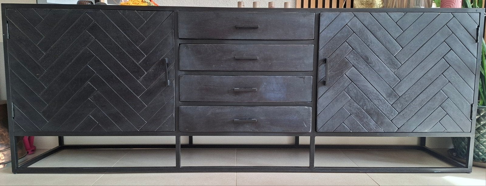 Zwart dressoir met visgraatmotief en lades, Gebruikt, Met lade(s), Modern, Industrieel, Visgraat, 200 cm of meer