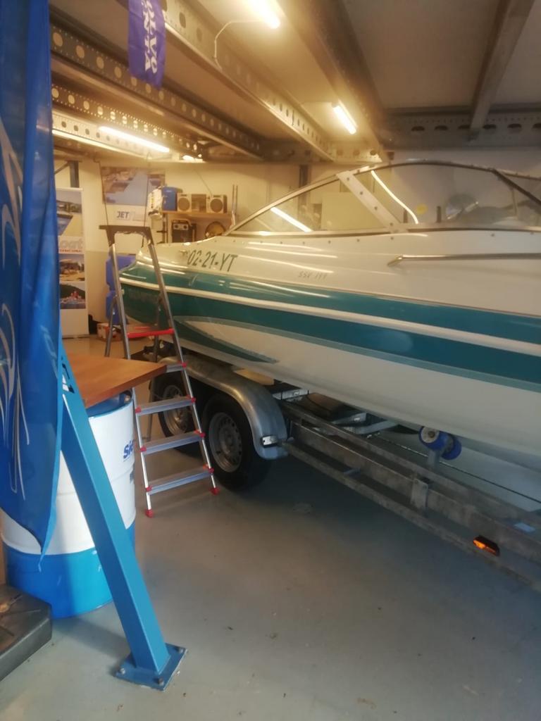 Zeer nette Glastron V8 met trailer, Watersport en Boten, Ophalen, Gebruikt, Binnenboordmotor, 6 meter of meer
