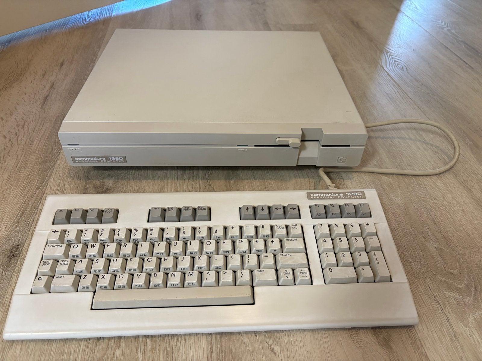 Commodore 128DCR Personal Computer met Toetsenbord, Computers en Software, Vintage Computers, Ophalen of Verzenden