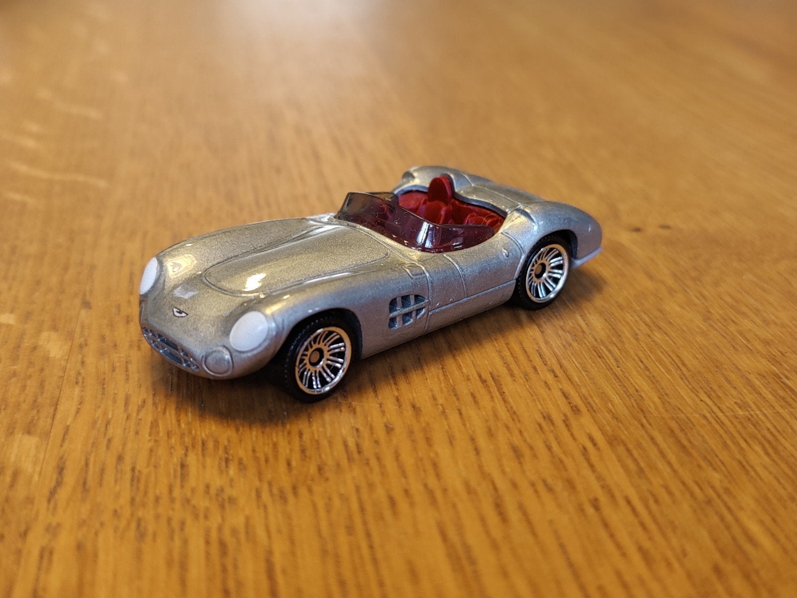 Matchbox Aston Martin DBR1 ZILVER, Ophalen of Verzenden, Zo goed als nieuw, Auto